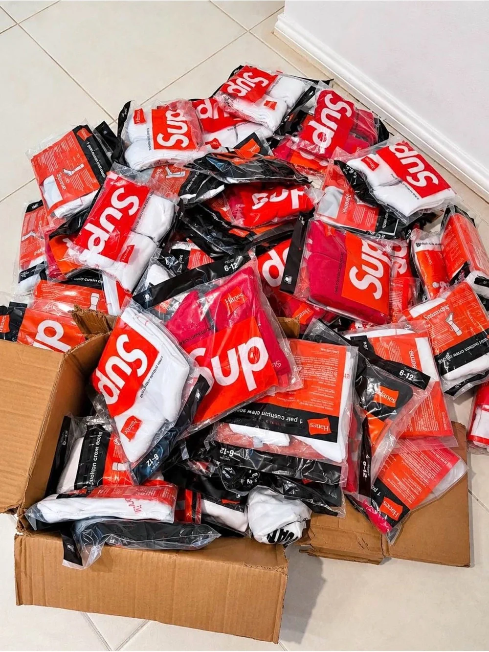 SUPREME Red & White Logo Crew Socks - Multiple Pack